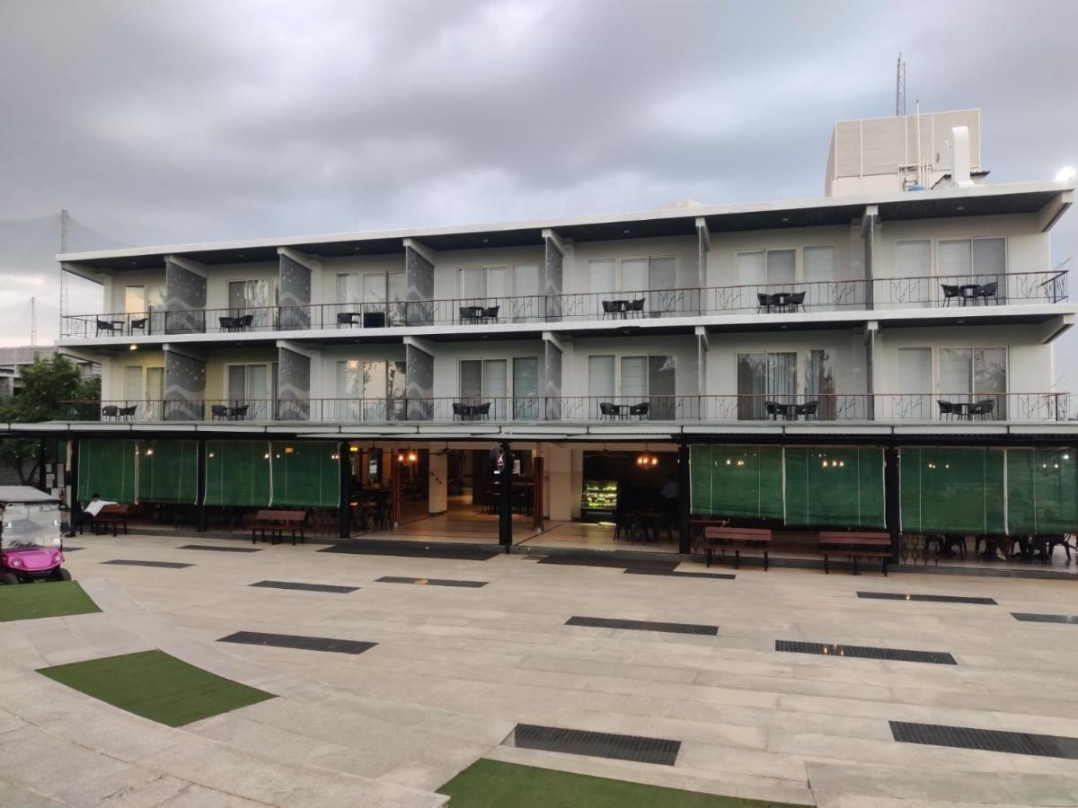 Clover Greens Golf Course And Resort Sarjāpur Exterior foto