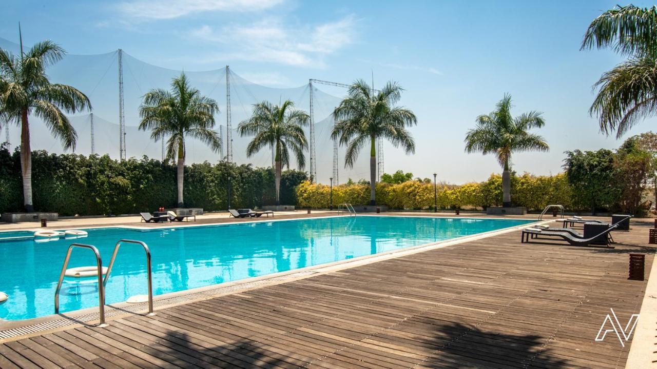 Clover Greens Golf Course And Resort Sarjāpur Exterior foto