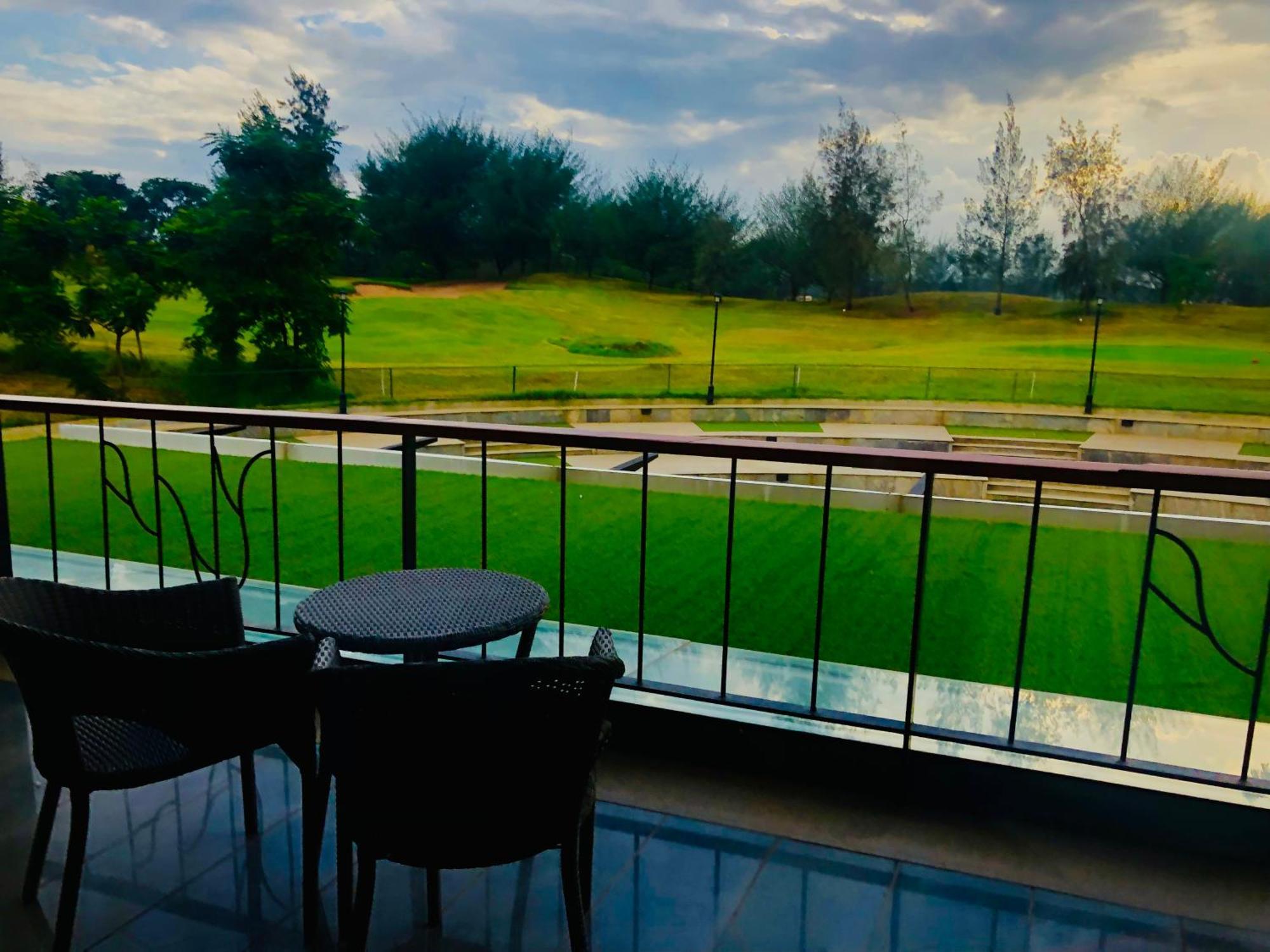 Clover Greens Golf Course And Resort Sarjāpur Exterior foto